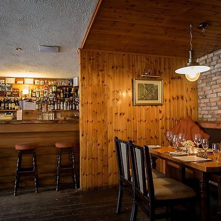 Lydons Lodge Hotel Конг Екстериор снимка