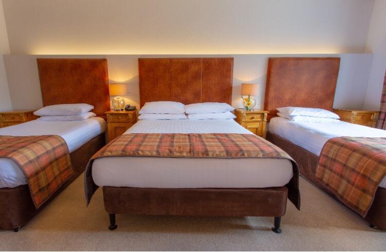 Lydons Lodge Hotel Конг Екстериор снимка